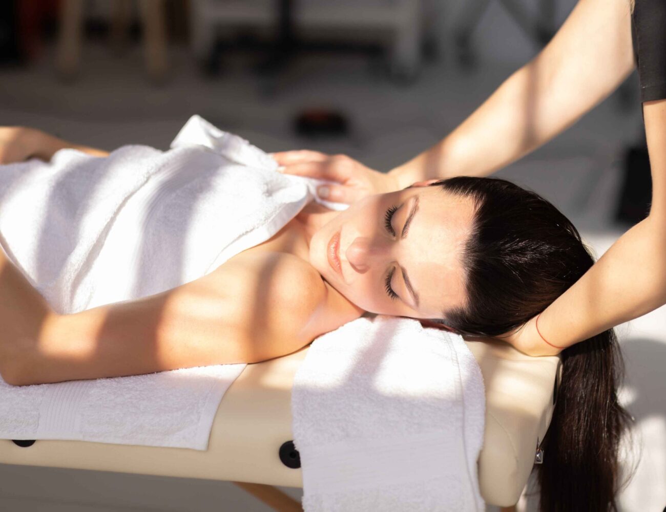 Επαγγελματικό Μασάζ Αθήνα γκαλερί 8 Θεραπευτικό μασάζ Κατ'οίκον - Professional Massage Athens